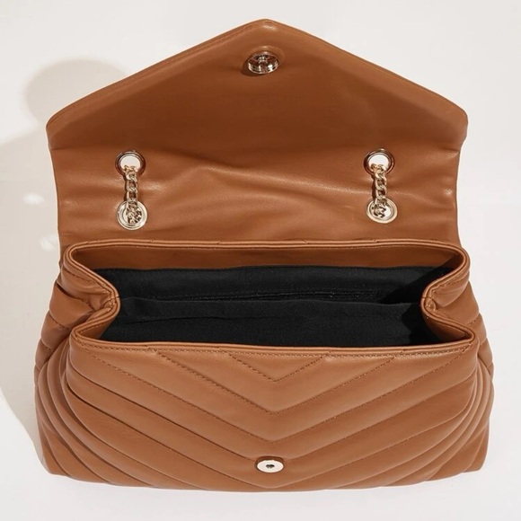 *Chevron quilted flap bag - Picture 11 of 11